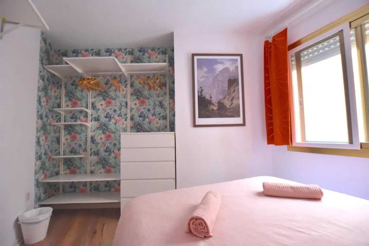 Habitacion En Apartamento De Diseno Málaga Habitación en casa particular